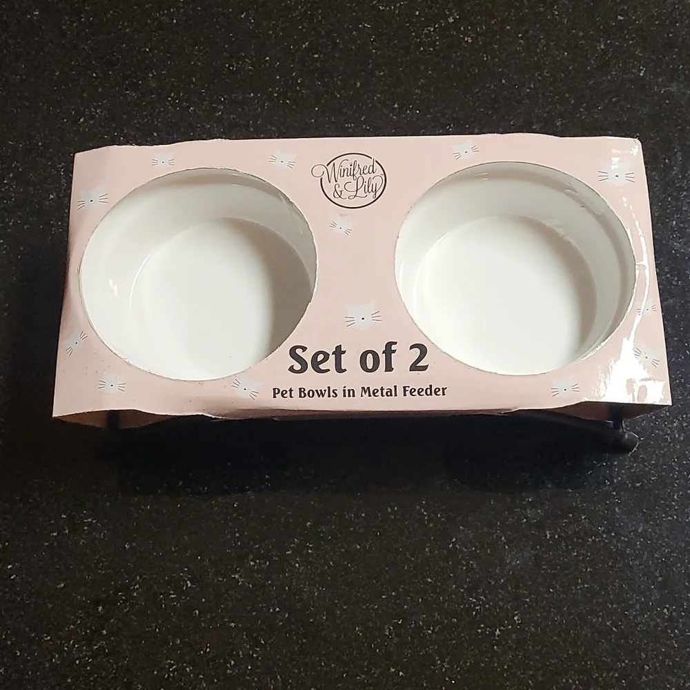 Cat Bowls & Stand